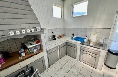 PETITE ÎLE 97429 - ENSEMBLE IMMOBILIER EN BON ETAT GÉNÉRAL - BON RENDEMENT LOCATIF - MAGNIFIQUE VUE MER