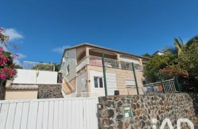 Vente Maison 204m&sup2; 8 pièces Saint Gilles les Bains