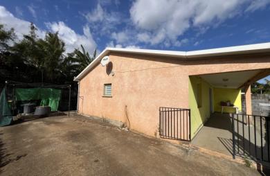 SAINT PIERRE 97410 - VILLA F4 DE PLAIN PIED - LUMINEUSE - HABITABLE DE SUITE  - SECTEUR CALME
