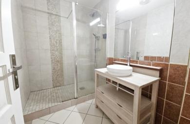 A louer : Beau T2 meublé au coeur de Saint Gilles les Bains