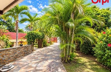 Vente Maison 217m&sup2; 5 pièces Saint Gilles Les Hauts