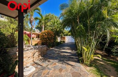 Vente Maison 217m&sup2; 5 pièces Saint Gilles Les Hauts