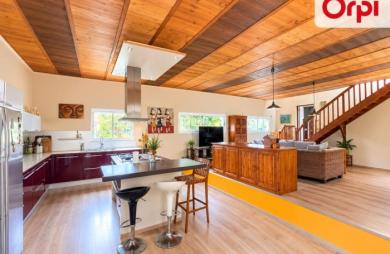 Vente Maison 217m&sup2; 5 pièces Saint Gilles Les Hauts