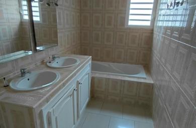 VILLA F4  l éperon ST GILLES LES HAUTS