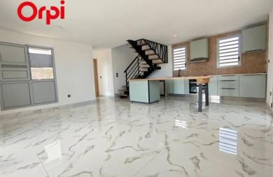 Location Maison 99.22m&sup2; 5 pièces Saint Gilles les Bains