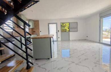 Location Maison 99.22m&sup2; 5 pièces Saint Gilles les Bains