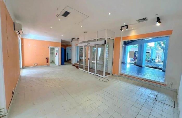 Location Local commercial 97118