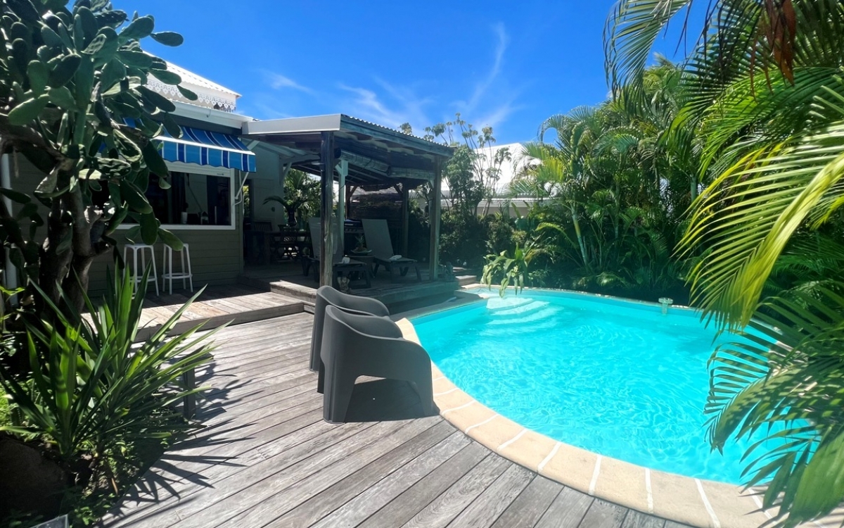 Maison de test avec piscine et jardin