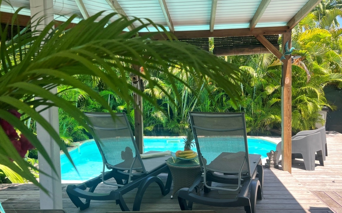 Maison de test avec piscine et jardin