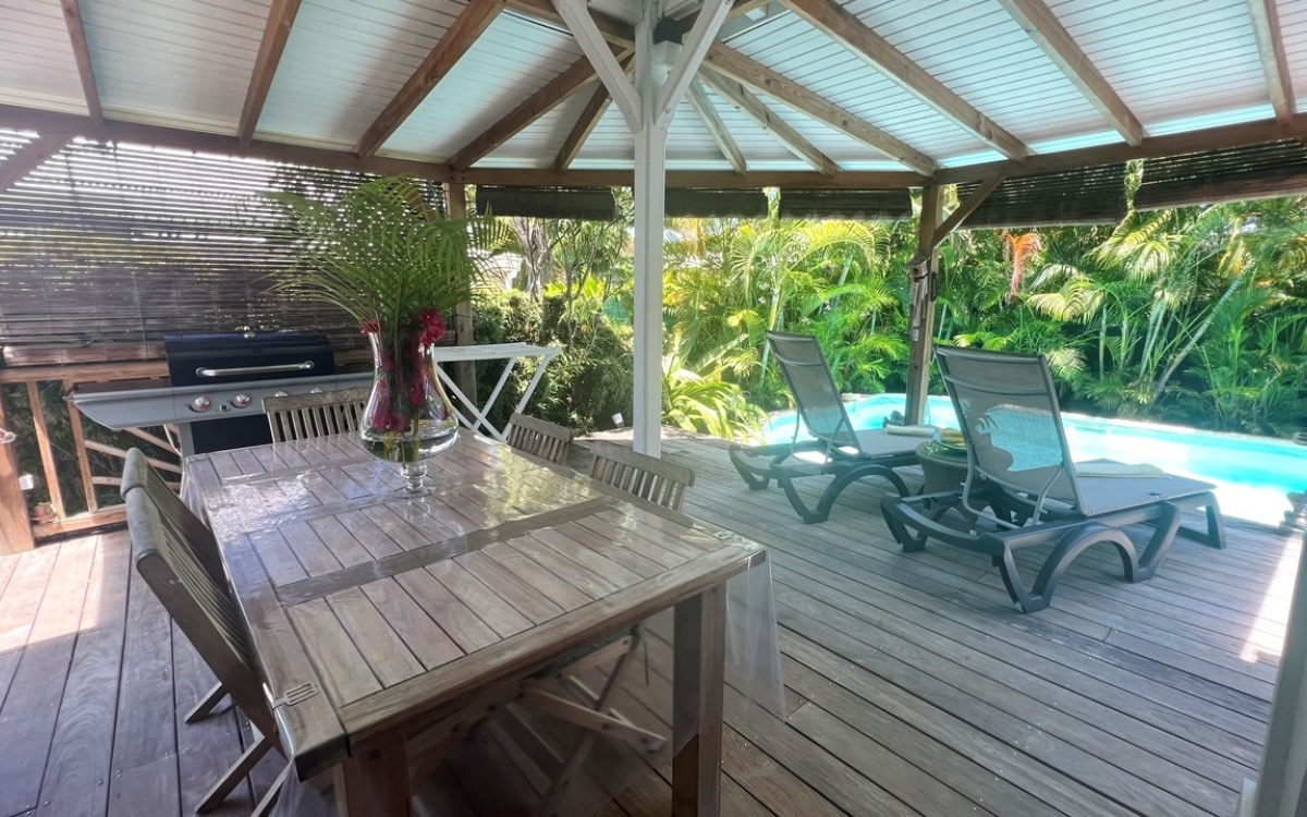 Maison de test avec piscine et jardin