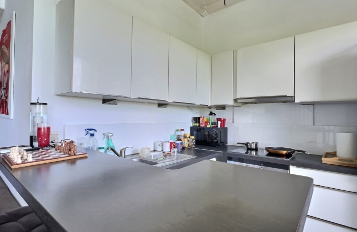Duplex lumineux au dernier étage avec belle vue dégagée