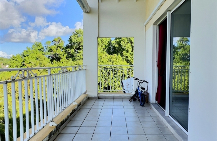 Duplex lumineux au dernier étage avec belle vue dégagée