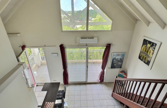 Duplex lumineux au dernier étage avec belle vue dégagée