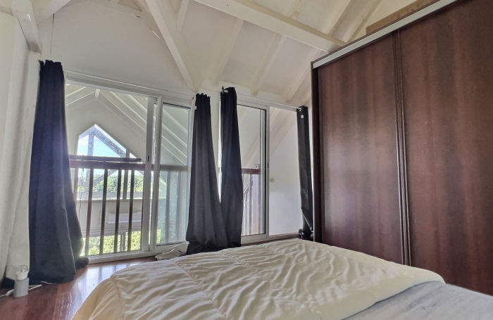 Duplex lumineux au dernier étage avec belle vue dégagée