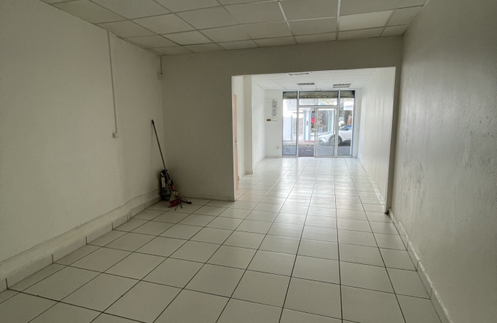 LOCAL COMMERCIAL DE 60M2 RUE NOZIERE