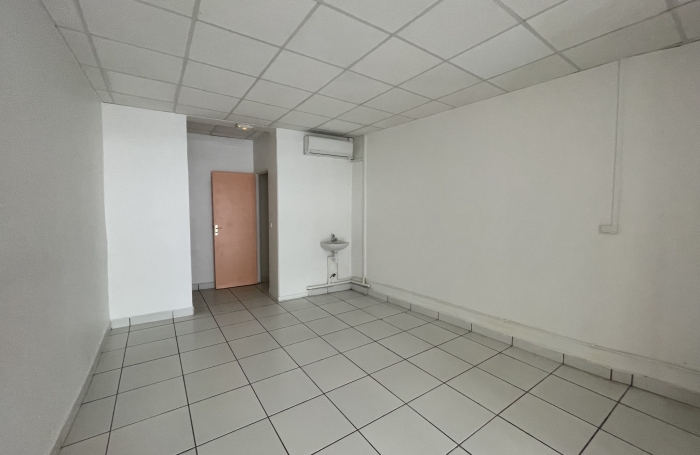 LOCAL COMMERCIAL DE 60M2 RUE NOZIERE