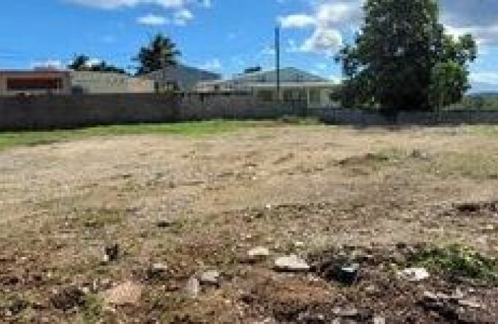 Terrain de 649m2 en vente 135000 € à Morne-À-L'Eau