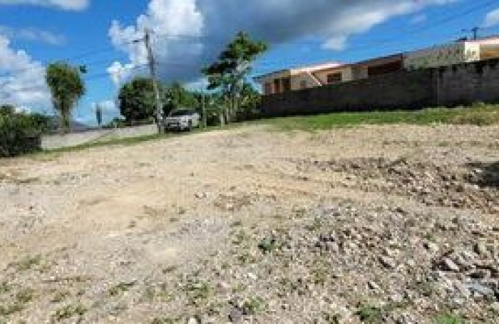 Terrain de 649m2 en vente 135000 € à Morne-À-L'Eau