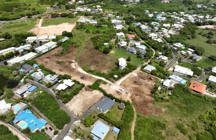 À acheter à Sainte Anne : terrain avec des droits à bâtir