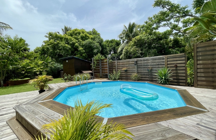 Villa F4 plus bureau. Piscine. Charme Tropical en Bois Rouge. Garage.