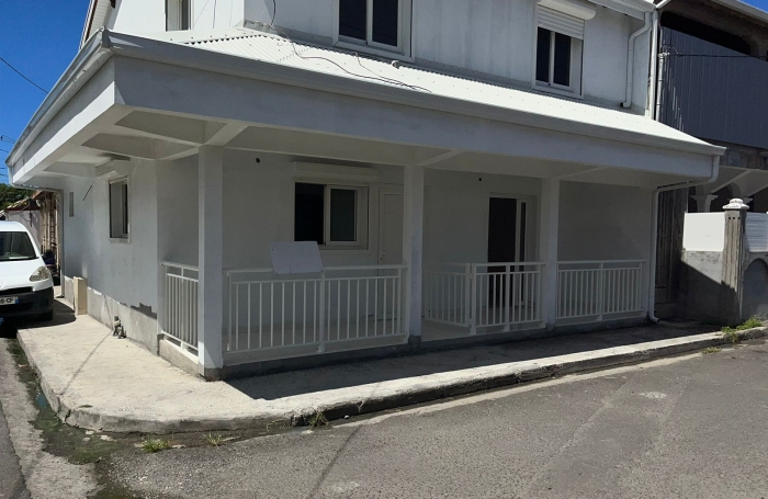 À vendre à Moule : maison neuve avec AMI IMMOBILIER