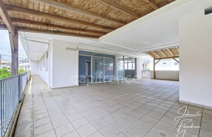 Vente Immeuble 374m&sup2; 13 pi&#232;ces Capesterre Belle Eau