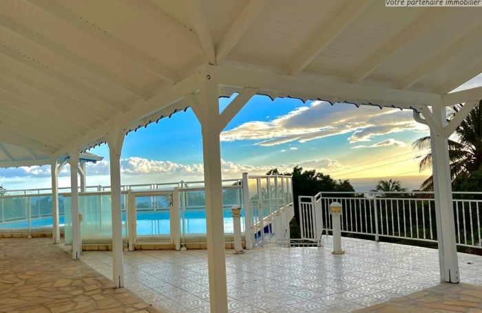 SAINT CLAUDE- Maison individuelle (246 m2) de type T9 Non Meublée - Vue Mer - Clôturée- Piscine sécurisée