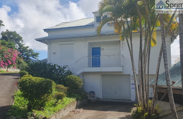 SAINT CLAUDE- Maison individuelle (246 m2) de type T9 Non Meublée - Vue Mer - Clôturée- Piscine sécurisée