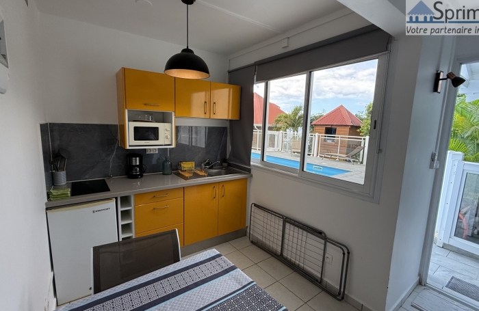 DESHAIES - MAISON avec bungalows - Piscine - Vue sur la mer et île de Montserrat