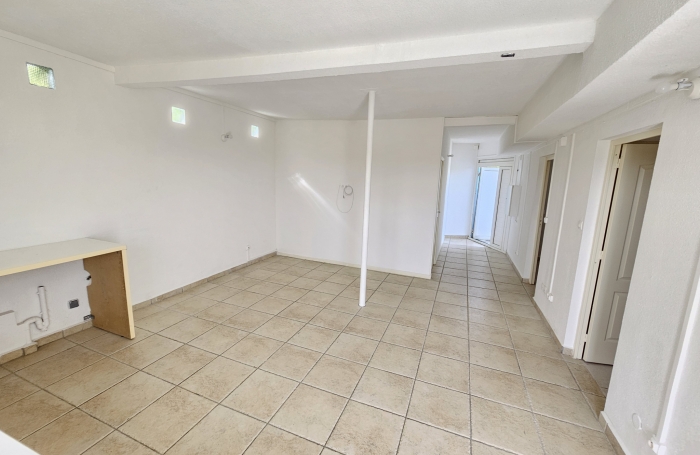 BEL APPARTEMENT T3 A MORNE BOURG