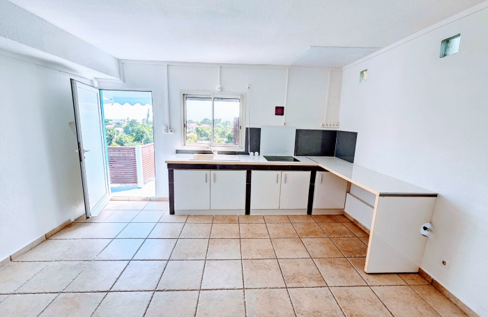 BEL APPARTEMENT T3 A MORNE BOURG