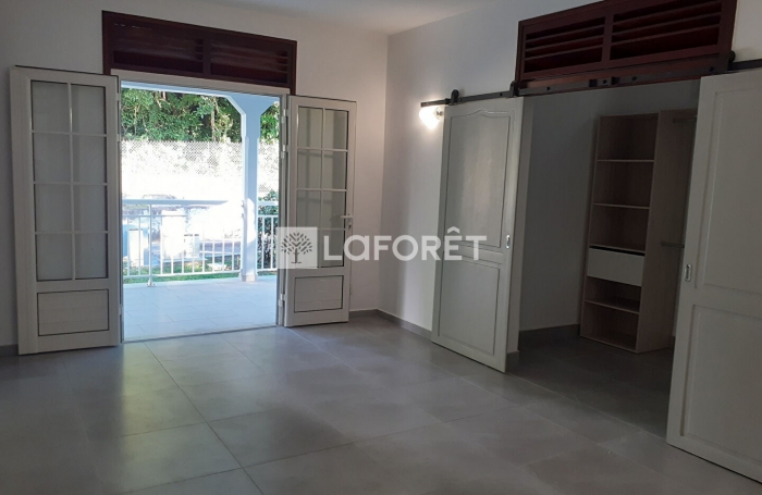 Vente Maison 225.19m² 8 pièces Bouillante