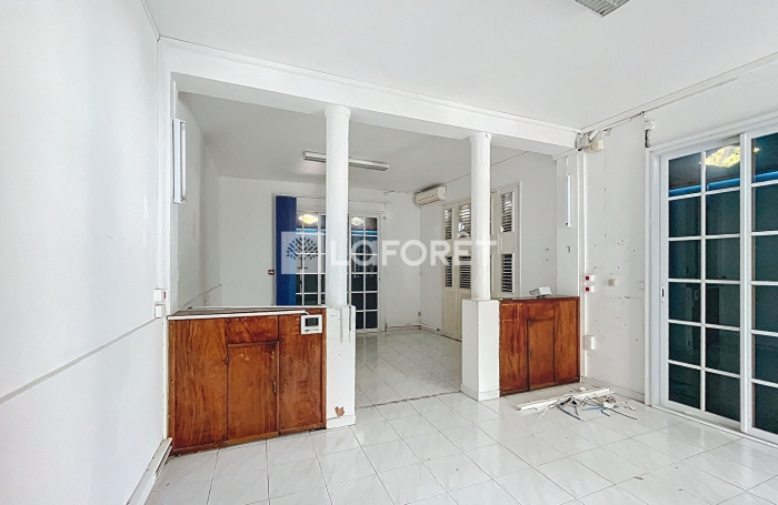 Location Divers 398m² Basse-Terre