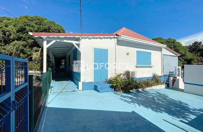 Location Divers 398m² Basse-Terre