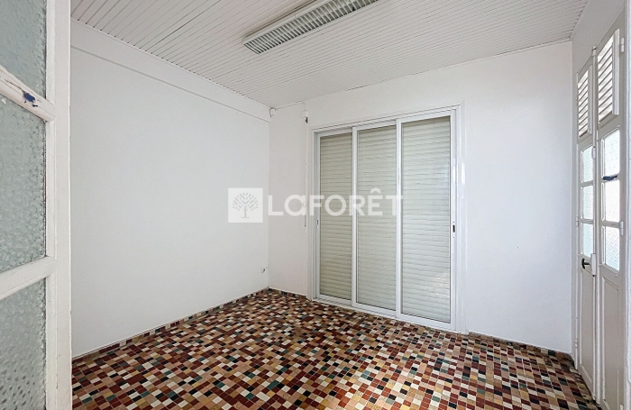 Location Divers 398m² Basse-Terre