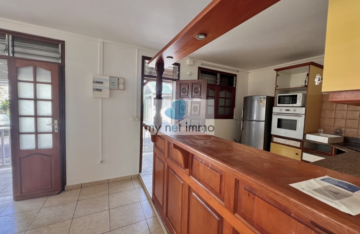 Appartement T3 meublé bourg de Baie-Mahault