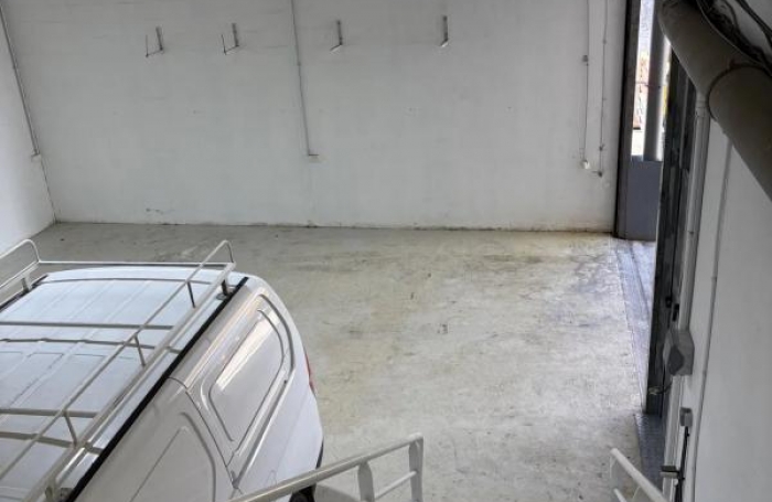 Location Local commercial 220m&sup2; 4 pi&#232;ces Petit-Bourg