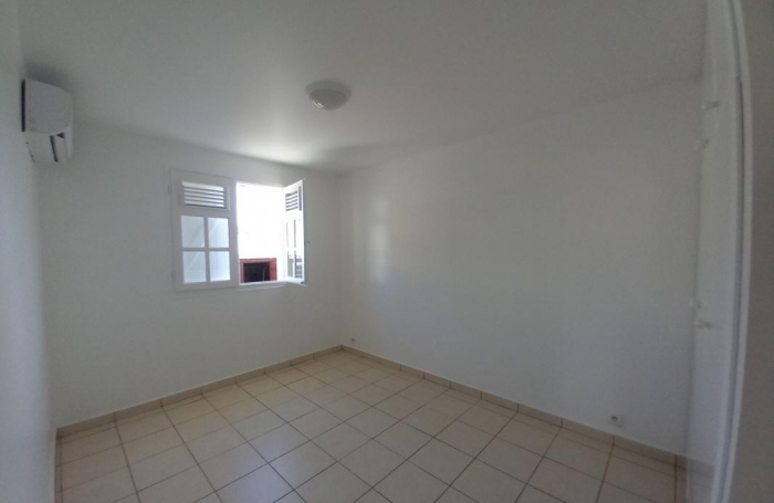 Location Maison 126m&sup2; 5 pi&#232;ces Les Abymes