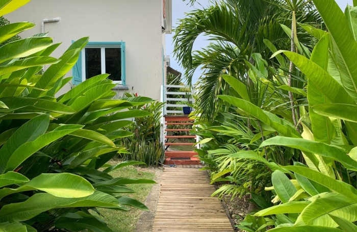 Jolie maison mitoyenne dans résidence sécurisée avec piscine