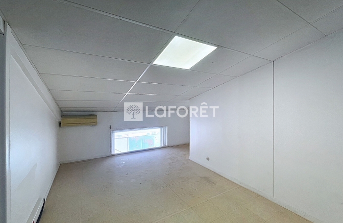 Vente Local commercial 225.1m² Baie Mahault