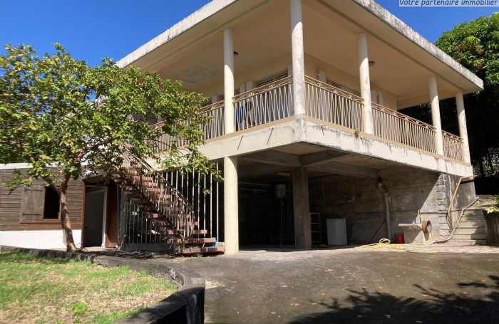 BASSE-TERRE À Vendre - Maison T4 avec Studio - TERRASSE VUE MER