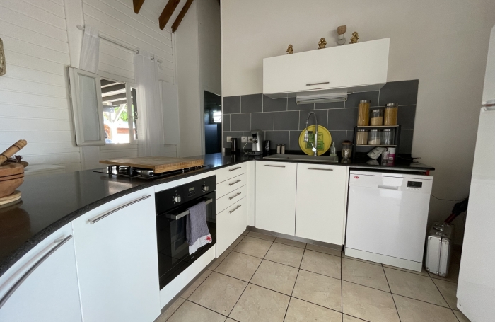 PROPRIETE MAISON T5 VUE MER + GITE T3 AVEC MEZZANINE + PISCINE CAPESTERRE-BELLE-EAU