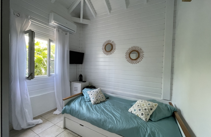 PROPRIETE MAISON T5 VUE MER + GITE T3 AVEC MEZZANINE + PISCINE CAPESTERRE-BELLE-EAU