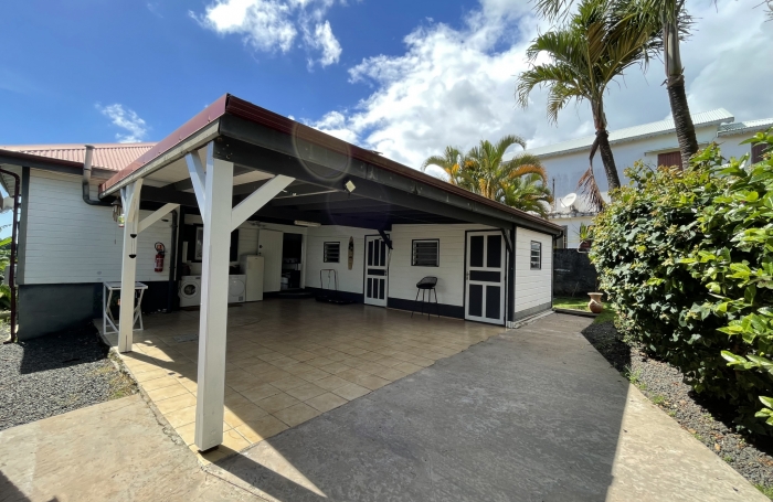 PROPRIETE MAISON T5 VUE MER + GITE T3 AVEC MEZZANINE + PISCINE CAPESTERRE-BELLE-EAU