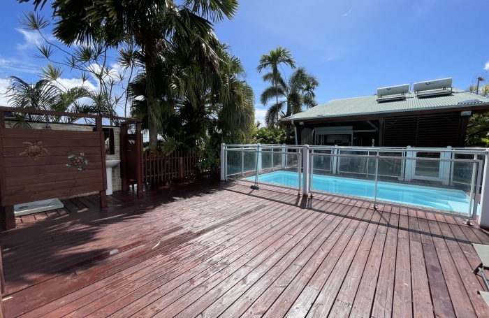 PROPRIETE MAISON T5 VUE MER + GITE T3 AVEC MEZZANINE + PISCINE CAPESTERRE-BELLE-EAU