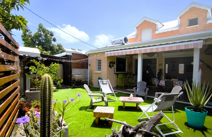 PRODUIT RARE : Jolie maison mitoyenne 3 pièces avec jardin privatif en centre-ville