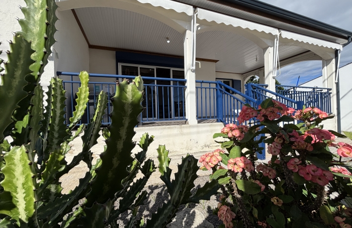 Maison individuelle avec piscine - Longfort Immobilier