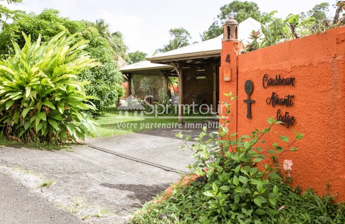 TROIS RIVIERES - Maison de type T6 meublé, piscine, terrain clôturé, jardin arboré et fruitiers,