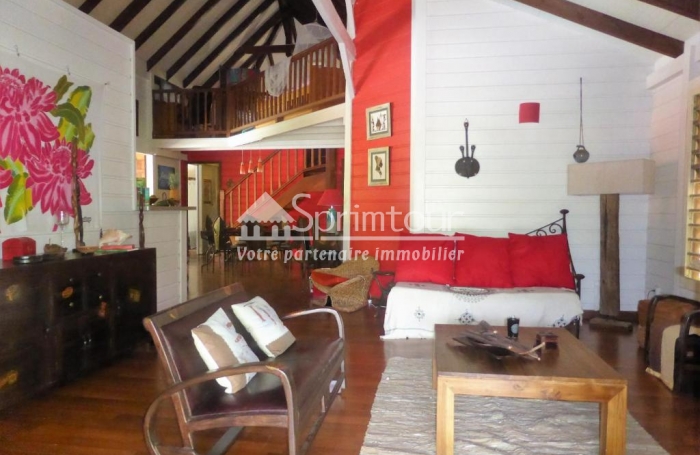 TROIS RIVIERES - Maison de type T6 meublé, piscine, terrain clôturé, jardin arboré et fruitiers,