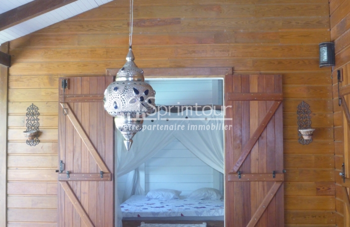 TROIS RIVIERES - Maison de type T6 meublé, piscine, terrain clôturé, jardin arboré et fruitiers,